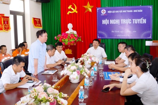 Chủ tịch Công đoàn EVNNPC thăm hỏi, động viên người lao động nhân Tháng Công nhân tại Công ty Điện lực Thanh Hóa