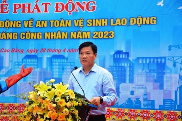 Hội đồng An toàn vệ sinh lao động tỉnh Cao Bằng khen thưởng công nhân PC Cao Bằng đã có thành tích xuất sắc tiêu biểu trong công tác, lao động sản xuất năm 2022