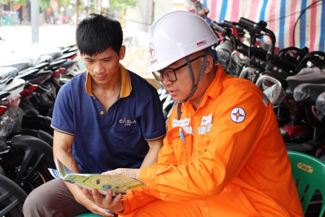 PC Lạng Sơn tăng cường công tác tuyên truyền sử dụng điện tiết kiệm và hiệu quả đến với khách hàng