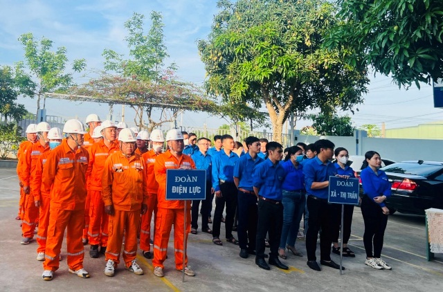 Điện lực Nga Sơn (PC Thanh Hóa) tổ chức tuyên truyền bảo vệ hành lang lưới điện cao áp, sử dụng điện tiết kiệm, an toàn