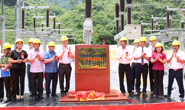 EVNNPC: Gắn biển công trình đường dây và TBA 110kV Bảo Lâm tỉnh Cao Bằng