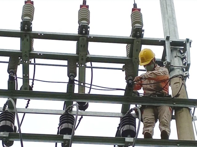 Điện lực Chợ Mới (PC Bắc Kạn) triển khai khắc phục các tồn tại trên đường dây 35 kV nhằm giảm thiểu sự cố, đảm bảo cung cấp điện ổn định