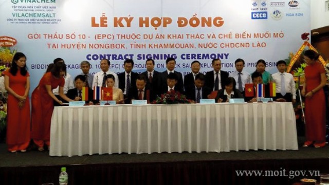 Lễ ký hợp đồng Gói thầu số 10 - EPC thuộc Dự án khai thác và chế biến muối mỏ tại Lào