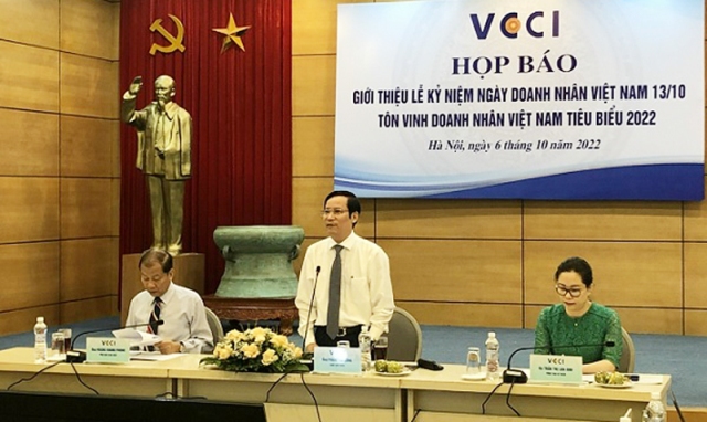 Tôn vinh 60 doanh nhân Việt Nam tiêu biểu năm 2022