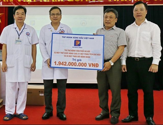 Petrolimex trao tặng Bệnh viện Phổi Hà Nội thiết bị y tế