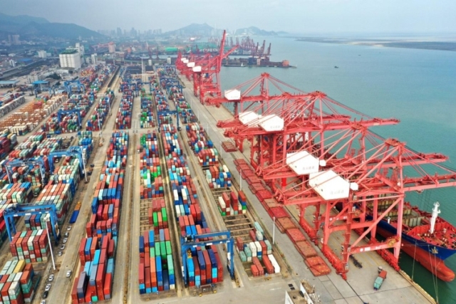 Xuất khẩu hàng hóa trung gian của thế giới tiếp tục tăng trưởng 27%