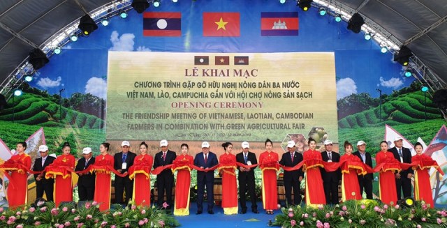 Khai mạc gặp gỡ hữu nghị nông dân 3 nước Việt Nam, Lào, Campuchia