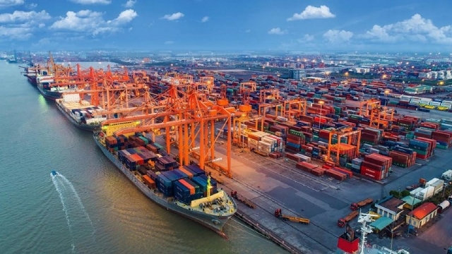 Xuất nhập khẩu tăng trưởng tích cực, Việt Nam xuất siêu gần 3 tỷ USD