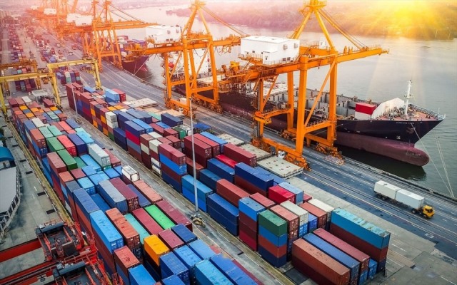 Tăng trưởng xuất khẩu của Việt Nam tăng mạnh, vượt Singapore, Hàn Quốc