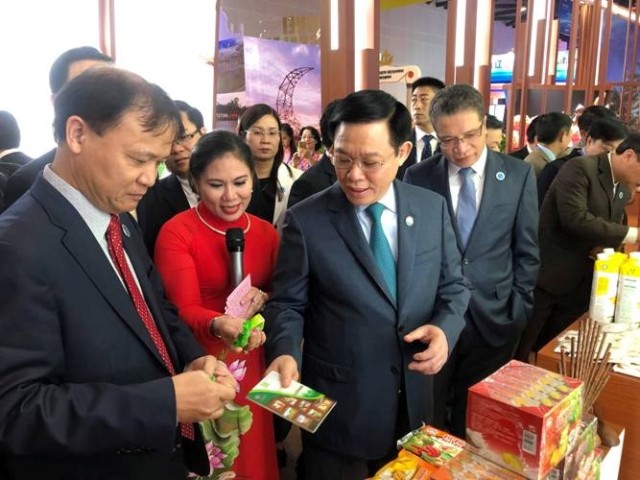 Phó Thủ tướng Vương Đình Huệ dự khai trương Khu gian hàng Việt Nam tại Hội chợ CAEXPO 2018