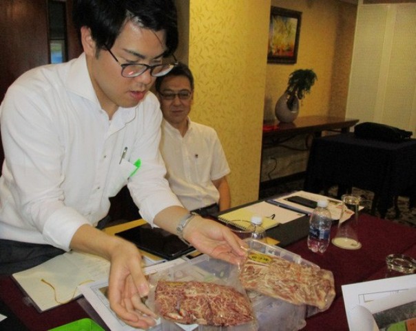 Táo, thịt bò, tỏi đen Nhật đến Việt Nam