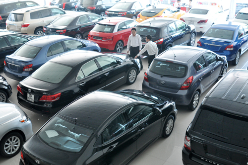 Người Việt mua hơn 800 xe ôtô mỗi ngày