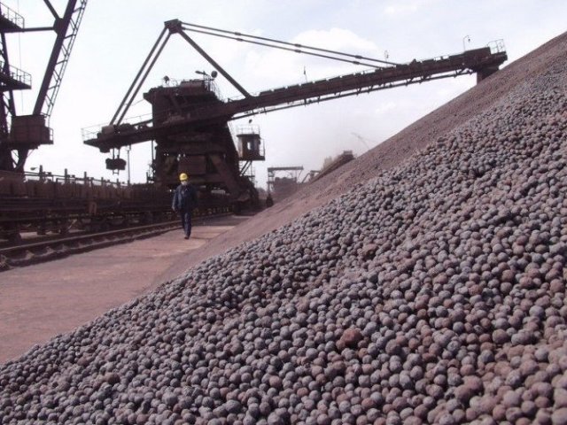 Giá quặng sắt giảm xuống mức thấp nhất trong 3 tháng qua