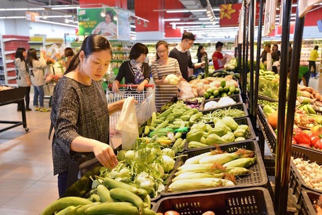 Thực phẩm thiết yếu, hàng tiêu dùng Việt Nam dồi dào