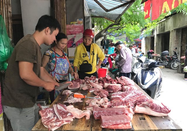 Hà Nội: Giá thịt lợn tăng mạnh, nhiều mặt hàng khác tăng theo