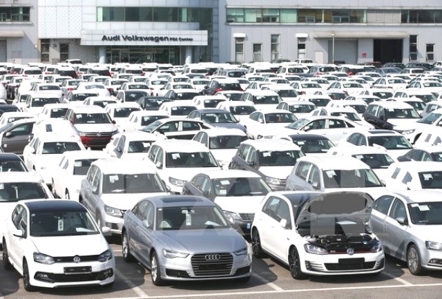 Cuối năm, ô tô nhập khẩu tăng đột biến