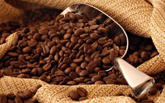 Xuất khẩu cà phê trước áp lực cạnh tranh giá