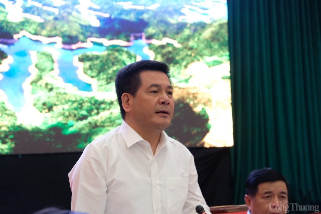 Bộ trưởng Nguyễn Hồng Diên: Tỉnh Đắk Nông cần tập trung chế biến sâu Alumin