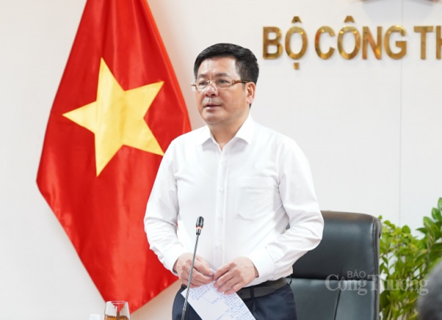 Bộ trưởng Nguyễn Hồng Diên chủ trì cuộc họp về đảm bảo cung ứng xăng dầu