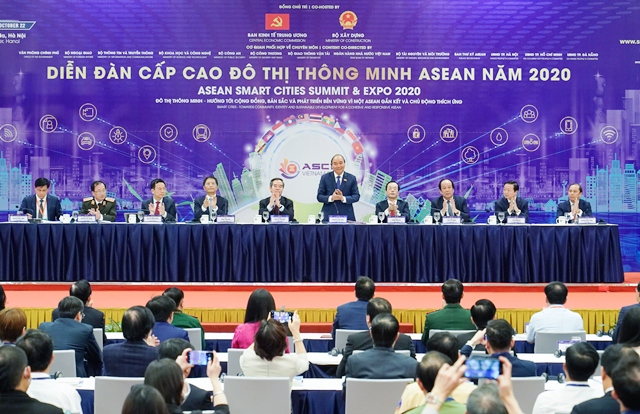 Thủ tướng Nguyễn Xuân Phúc: Phát triển đô thị thông minh không thực hiện theo phong trào