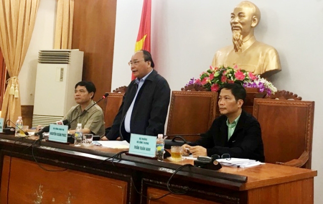 Bộ Công Thương mang 5 tấn lương khô vào vùng lũ Bình Định