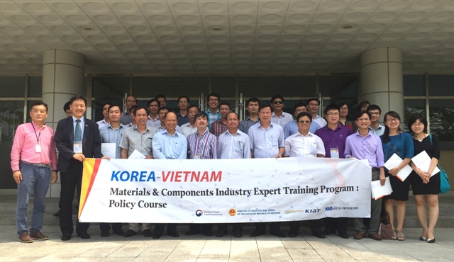Hàn Quốc: Phát triển dựa trên nền tảng công nghiệp nguyên liệu và linh kiện