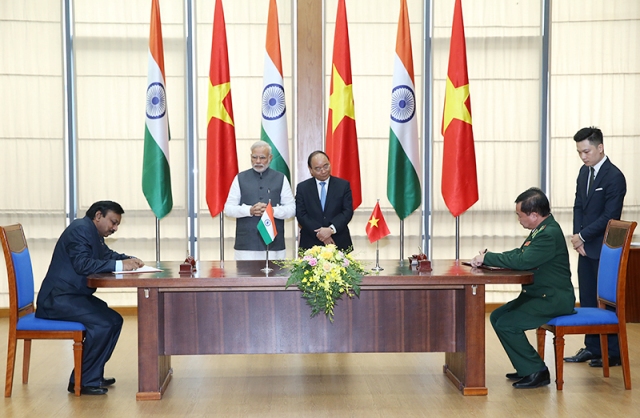 Việt Nam, Ấn Độ ký kết 12 văn kiện hợp tác