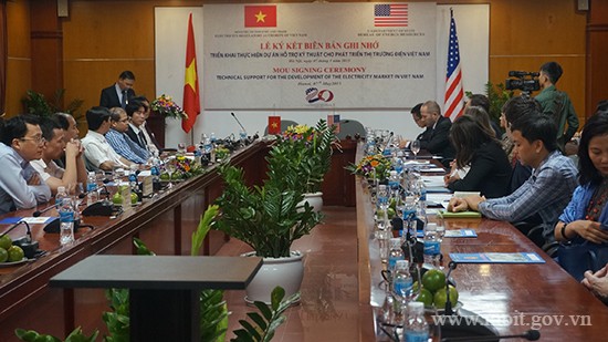 Việt Nam – Hoa Kỳ ký kết Bản ghi nhớ về cung cấp hỗ trợ kỹ thuật cho việc phát triển thị trường điện cạnh tranh