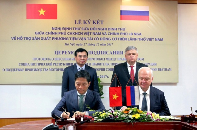 Việt Nam- Liên bang Nga: Ký Nghị định thư hỗ trợ sản xuất phương tiện vận tải