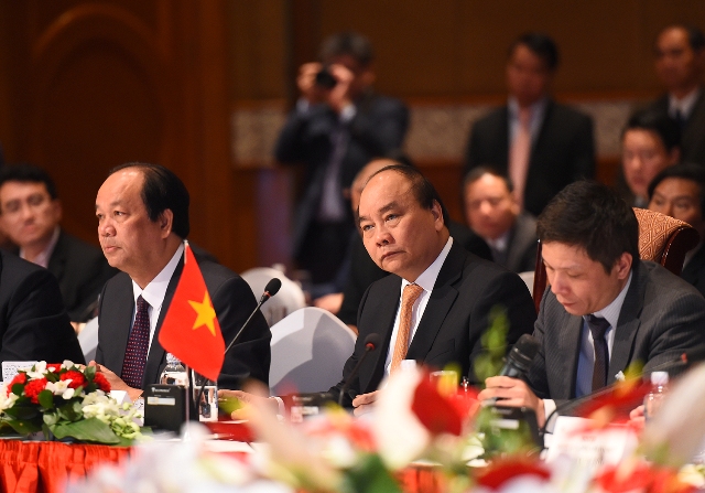 Thủ tướng Việt Nam-Nhật Bản đồng chủ trì tọa đàm với doanh nghiệp