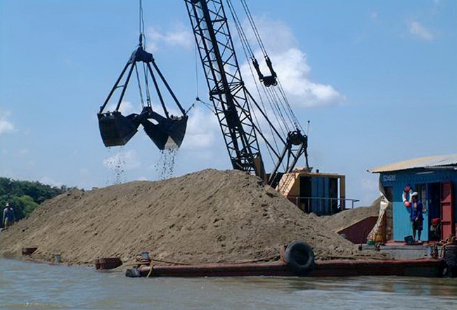Chính phủ yêu cầu tăng cường quản lý cát sỏi, chống đầu cơ tăng giá