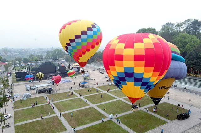 Khai mạc Lễ hội khinh khí cầu quốc tế tại Tuyên Quang