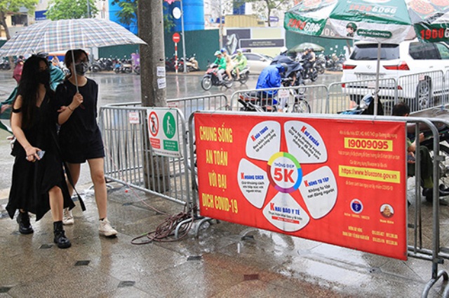Hà Nội tạm dừng tổ chức các lễ hội và tuyến phố đi bộ để phòng, chống Covid-19