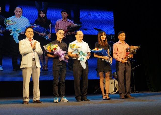 Tiết mục “làm giàu không khó” bất ngờ đoạt Giải Quán quân Vietnam's Talent Tour 2017 