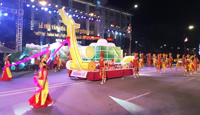 Rực rỡ sắc mầu Lễ hội văn hóa dân gian đường phố Việt Trì