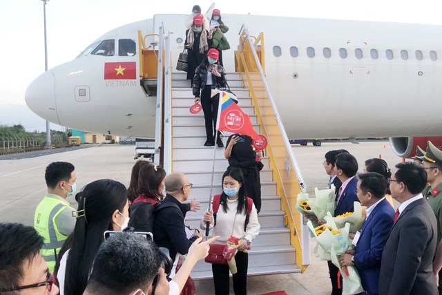 Trung Quốc mở lại tour đến Việt Nam, doanh nghiệp tung chiêu 'bắt' khách rút hầu bao