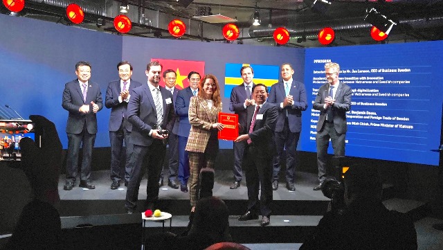 Tỉnh Bình Định: Trao Giấy chứng nhận đăng ký đầu tư cho Công ty SYRE Impact AB tại Thụy Điển