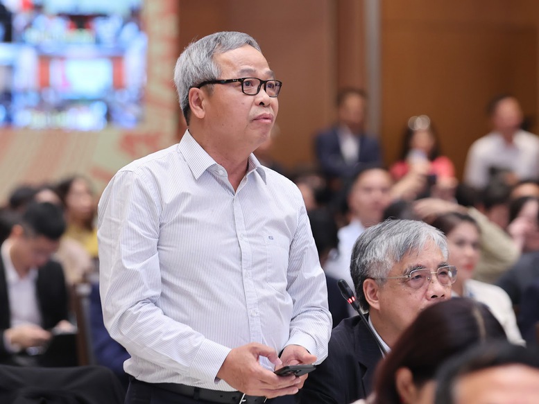 "Phải dùng hàng trong nước sản xuất được" chứ không phải "ưu tiên"