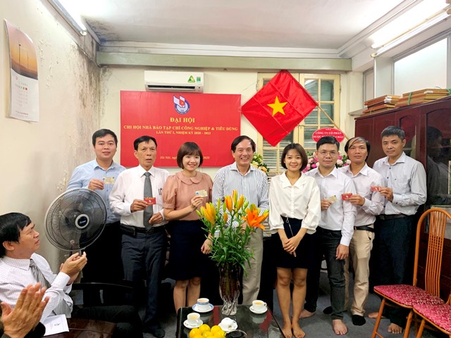 Người cán bộ yêu ngành Điện – Say nghề báo