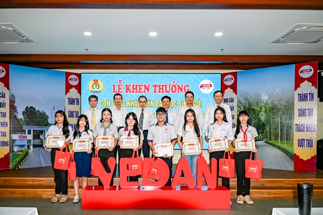 Vedan Việt Nam khen thưởng 892 em học sinh là con CBCNV có thành tích học tập xuất sắc 