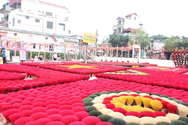 Phát triển du lịch tại làng hương Quảng Phú Cầu
