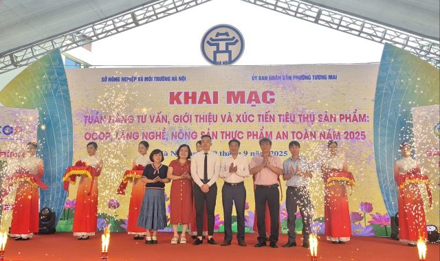 Khai mạc Tuần hàng tư vấn, giới thiệu và xúc tiến tiêu thụ sản phẩm OCOP, làng nghề, nông sản thực phẩm an toàn năm 2025