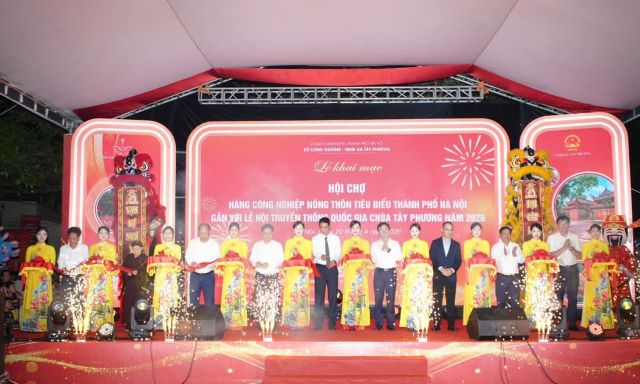 Khai mạc Hội chợ hàng công nghiệp nông thôn tiêu biểu Thành phố Hà Nội gắn với Lễ hội truyền thống quốc gia chùa Tây Phương năm 2026