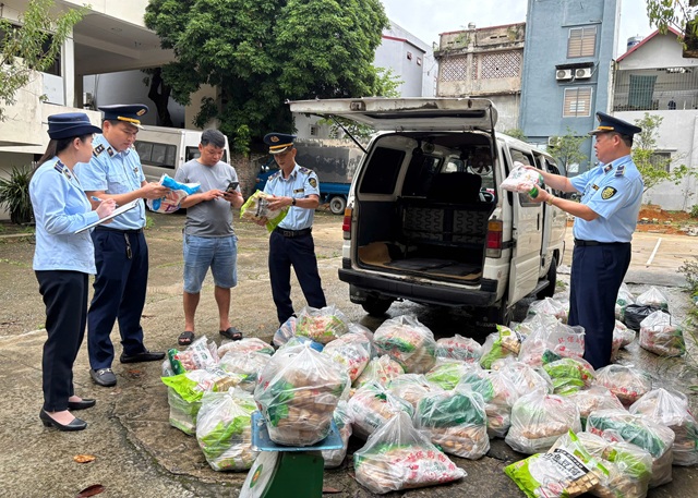 Lạng Sơn: Phát hiện phương tiện vận chuyển thực phẩm không có hóa đơn, chứng từ hợp pháp