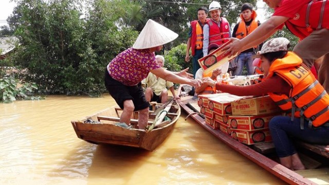 Khuyến cáo: Đảm bảo an toàn đối với thực phẩm hỗ trợ người dân vùng bão, lũ