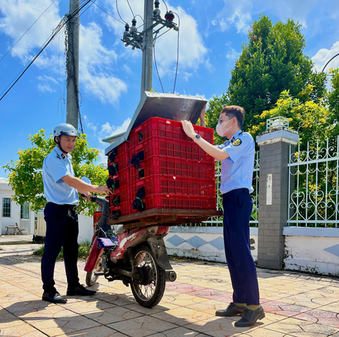 Đồng Tháp: Tiếp tục phát hiện, tạm giữ 1.400 bao thuốc lá điếu nhập lậu