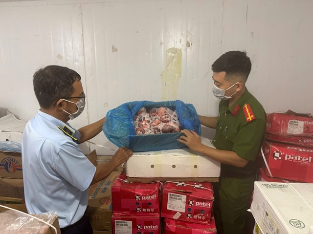 Tạm giữ gần 4 tấn thực phẩm đông lạnh tại Công ty TNHH xuất nhập khẩu Thịnh Phát Food