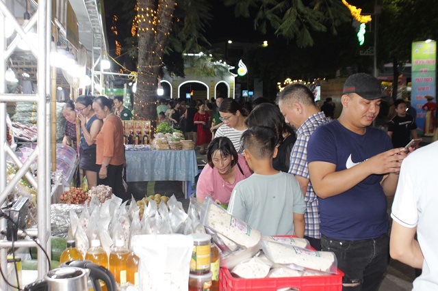 Hà Nội: Mua sản phẩm OCOP là lựa chọn “đáng đồng tiền bát gạo”