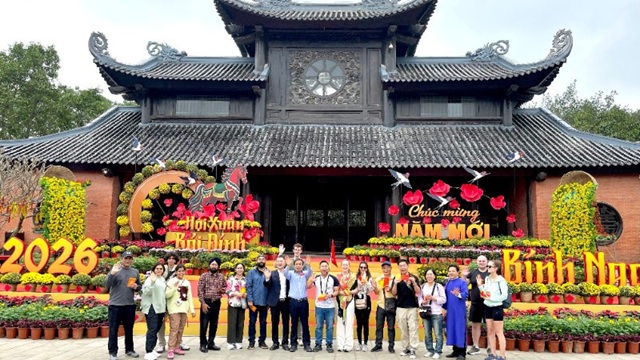 Du lịch Ninh Bình rộn ràng đón khách “xông đất” đầu năm