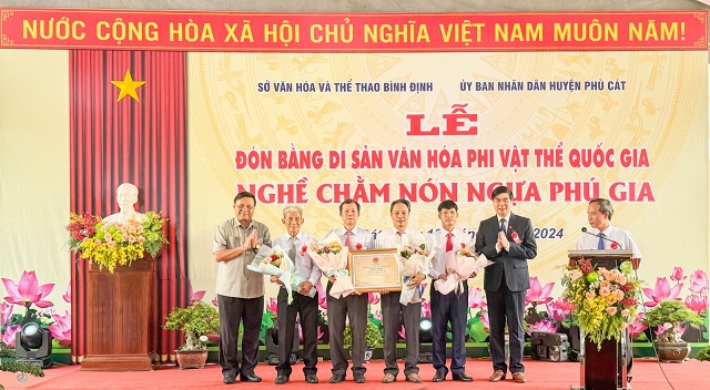 Tỉnh Bình Định: Nghề chằm “Nón ngựa Phú Gia”  được nhận Bằng di sản văn hóa phi vật thể quốc gia